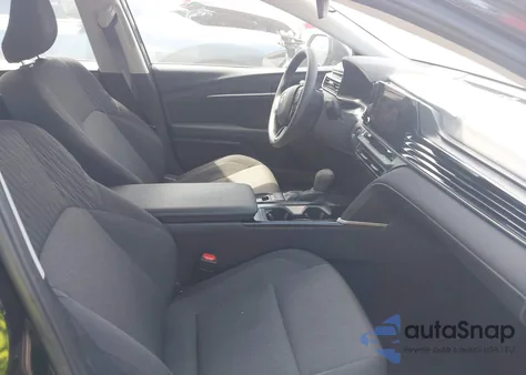 2025 Toyota Camry Le z USA, uszkodzony, nr VIN 4T1DAACK8SU004256